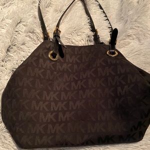 Michael Kors bag w / free wallet